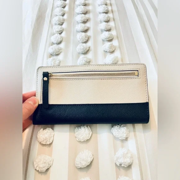 🤎🖤Neutral Kate Spade wallet🤎🖤 - Picture 3 of 7